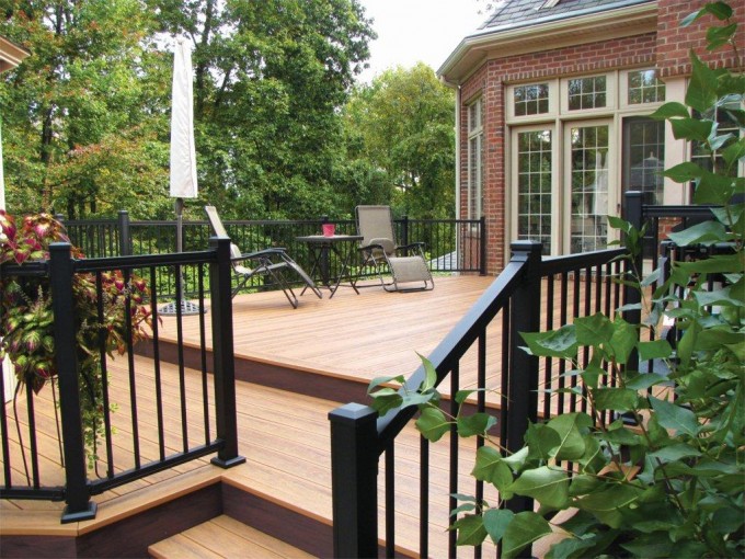 Transitional Deck With Aluminum Rail