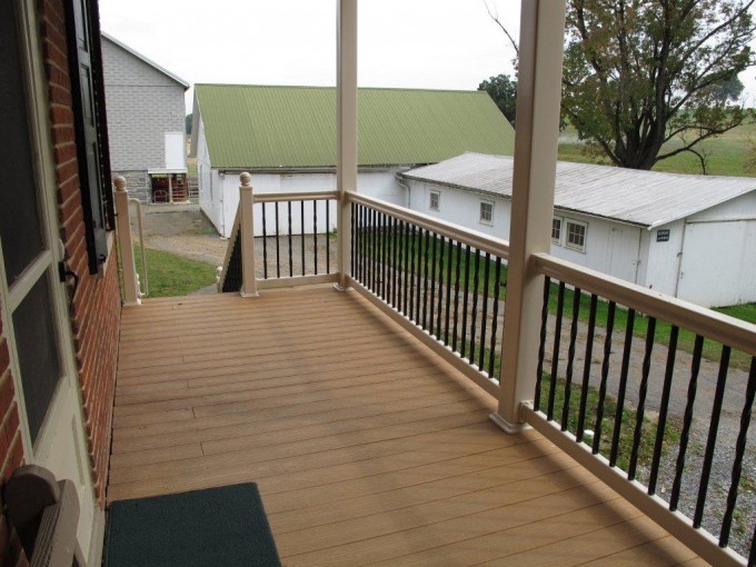 Vinyl Posts With Aluminum Balusters