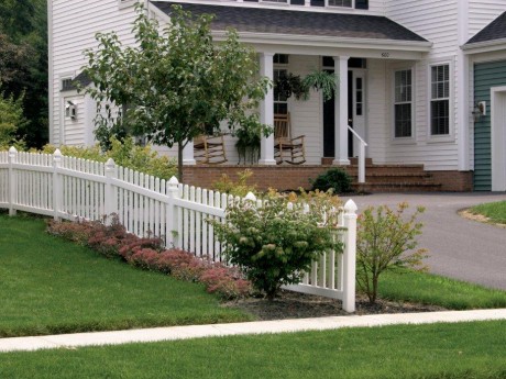Concord Fence With 3″ Picket