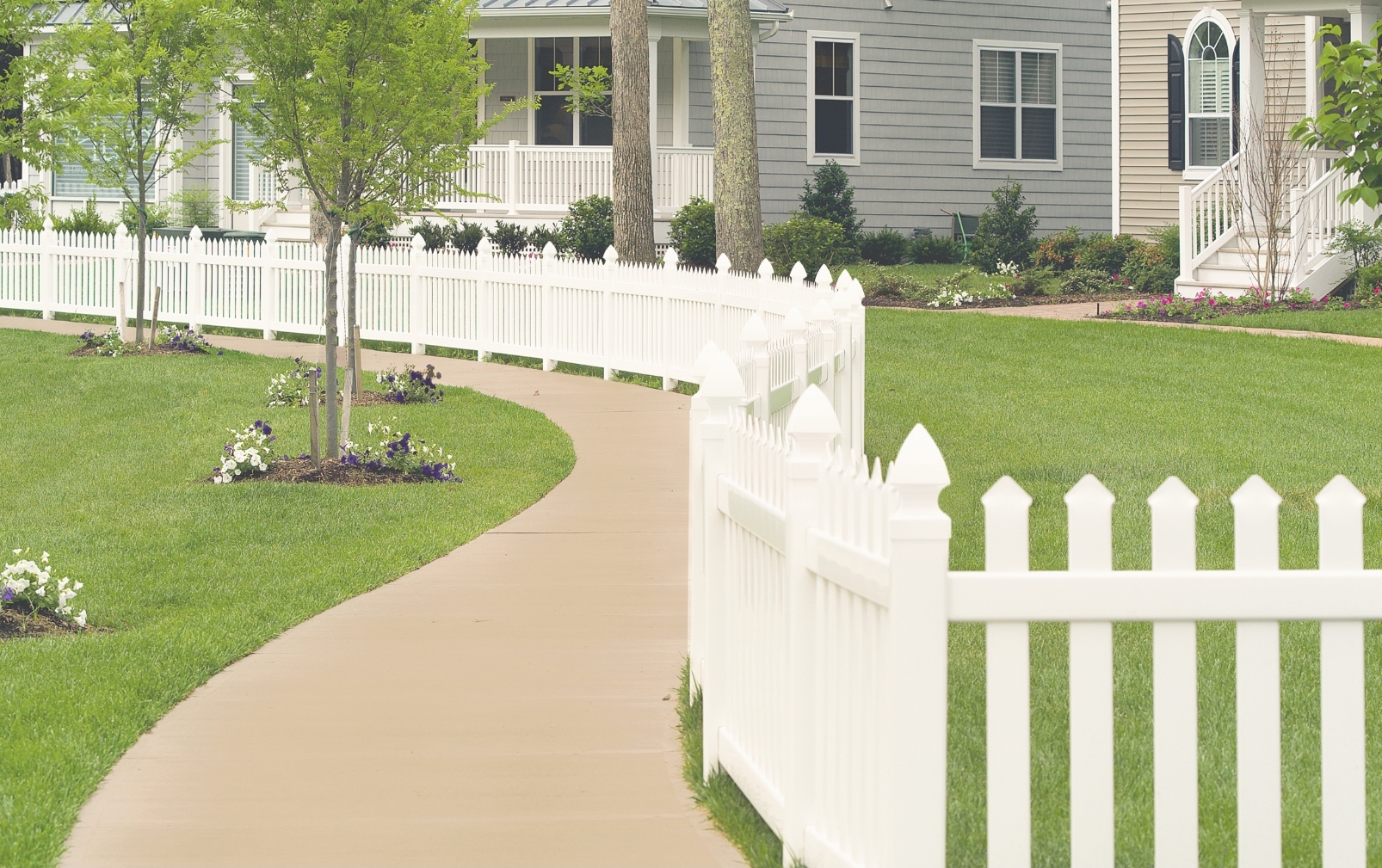 vinyl fencing