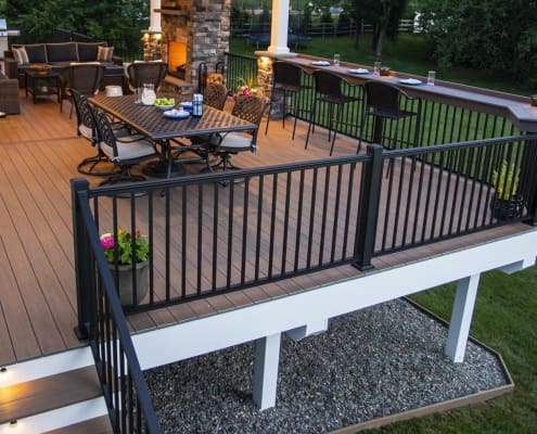 image of composite deck with aluminum railing