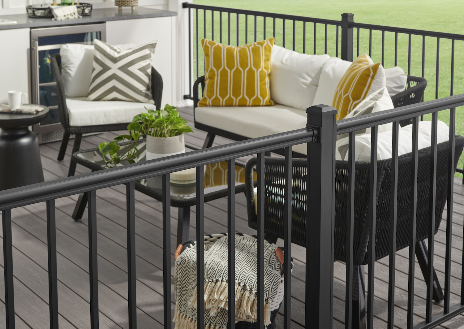 image of aluminum railing and composite deck