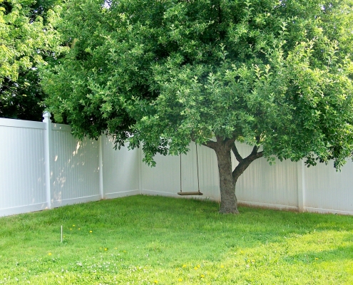 Vinyl privacy fence