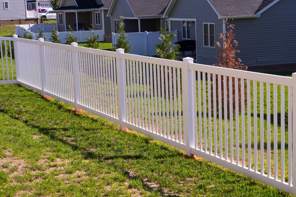 Amherst Picket Fence in Vinyl
