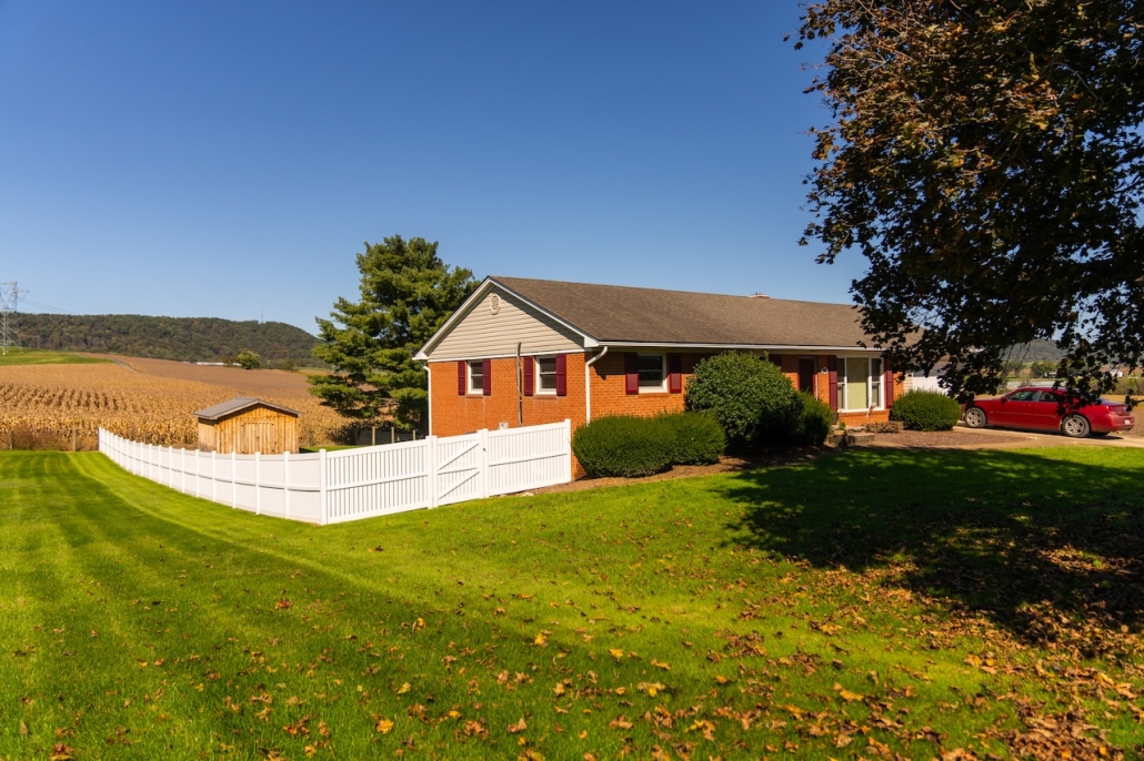 Dante Semi-Privacy Vinyl Fence